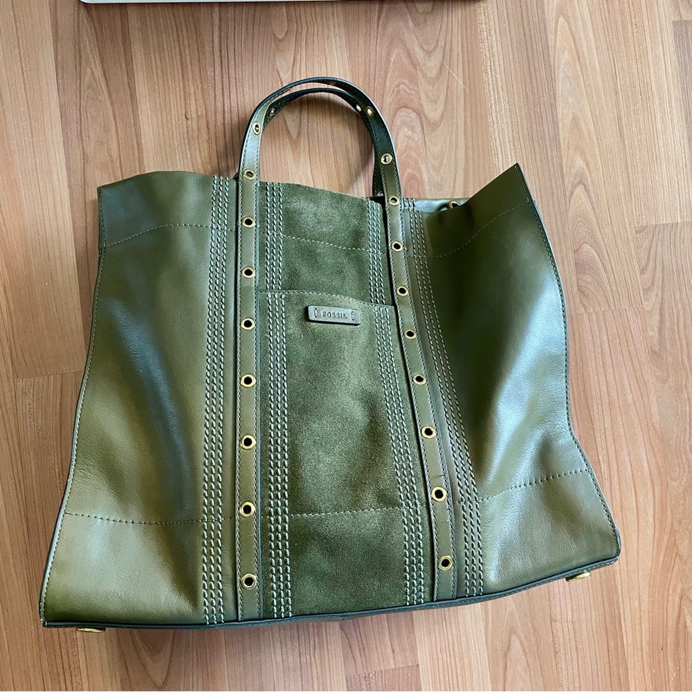 Fossil Green Tote Bag purse with Gold Accents. Free matching wallet